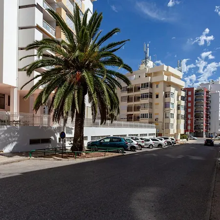 Highview Terrace 1br, 300m To By Host For Us