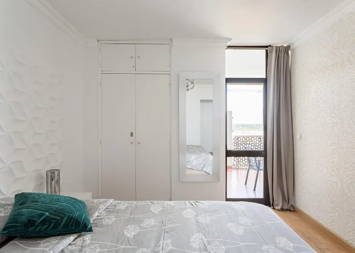 Highview Terrace 1br, 300m To By Host For Us Appartamento Armação de Pêra